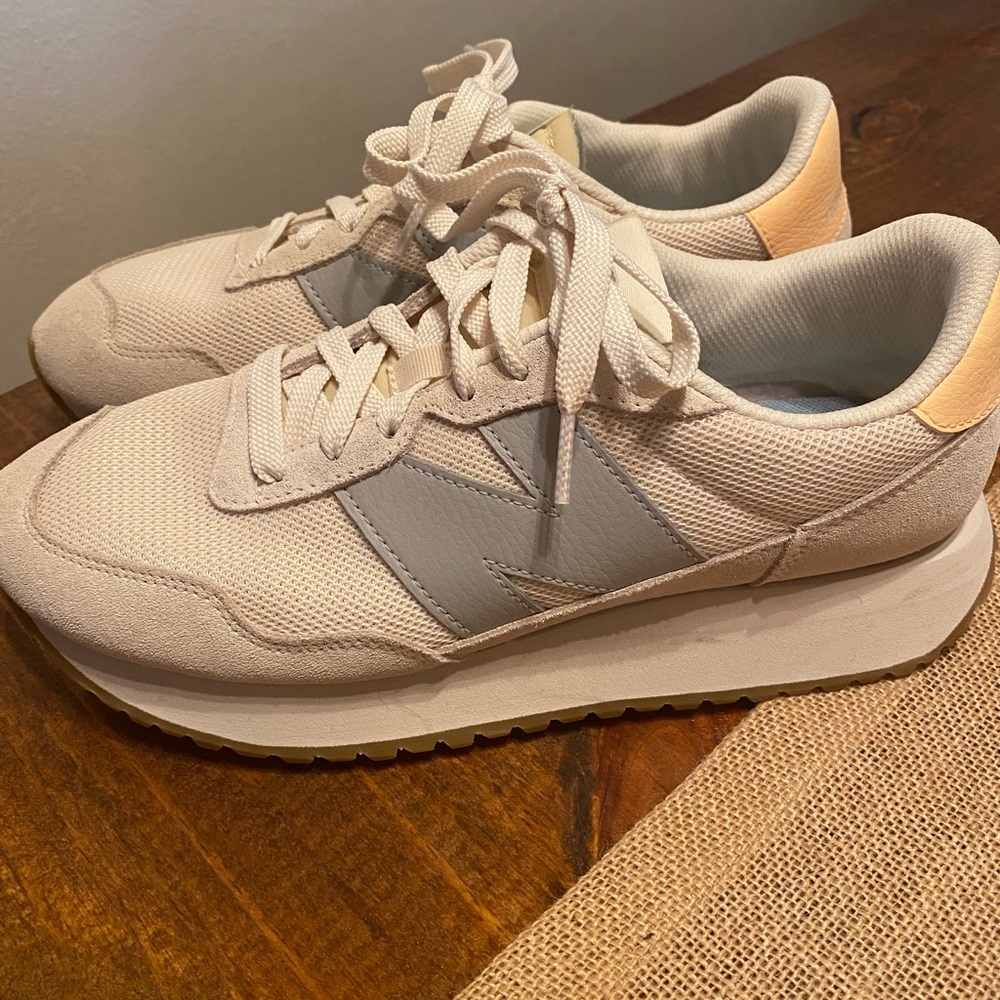 New Balance, Women’s 237, size 8.5